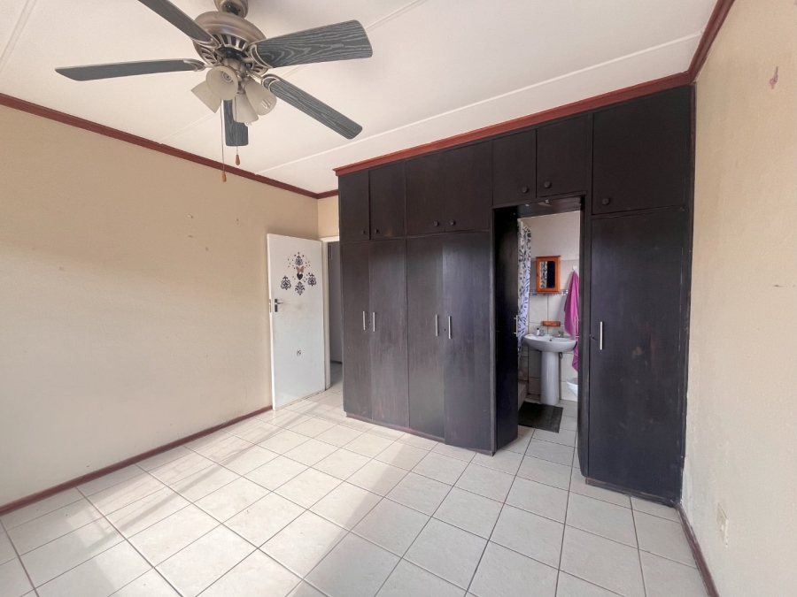 4 Bedroom Property for Sale in Pellissier Free State